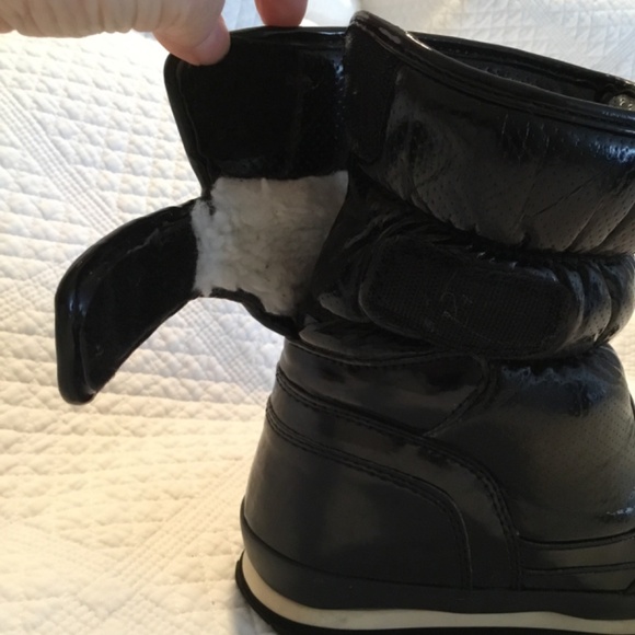 BLACK PATENT SNOW BOOTS🖤 - Picture 4 of 6